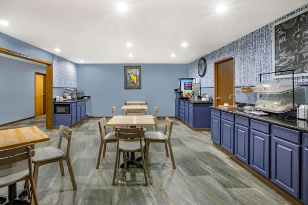  - AmericInn Hotel & Suites Pella