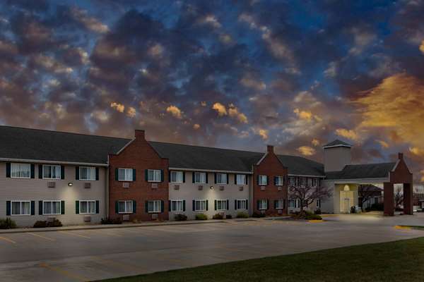 Exterior view - AmericInn Hotel & Suites Pella