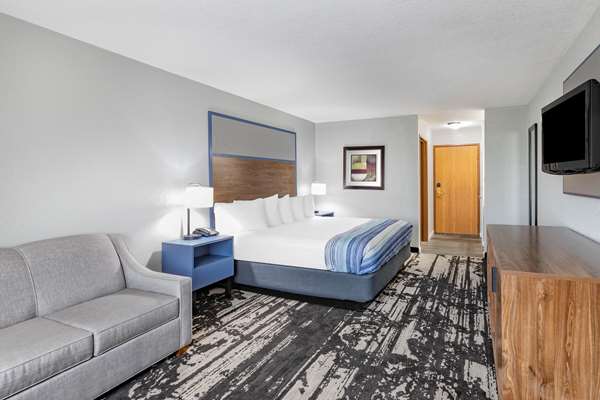  - AmericInn Hotel & Suites Pella