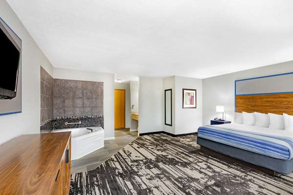 Suite - AmericInn Hotel & Suites Pella