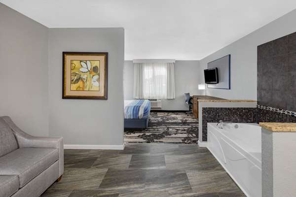  - AmericInn Hotel & Suites Pella