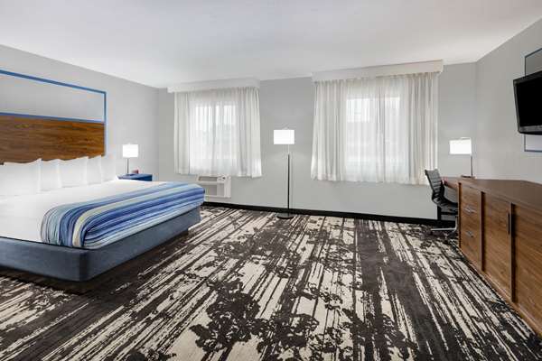Suite - AmericInn Hotel & Suites Pella