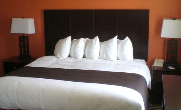  - AmericInn Hotel & Suites Pella