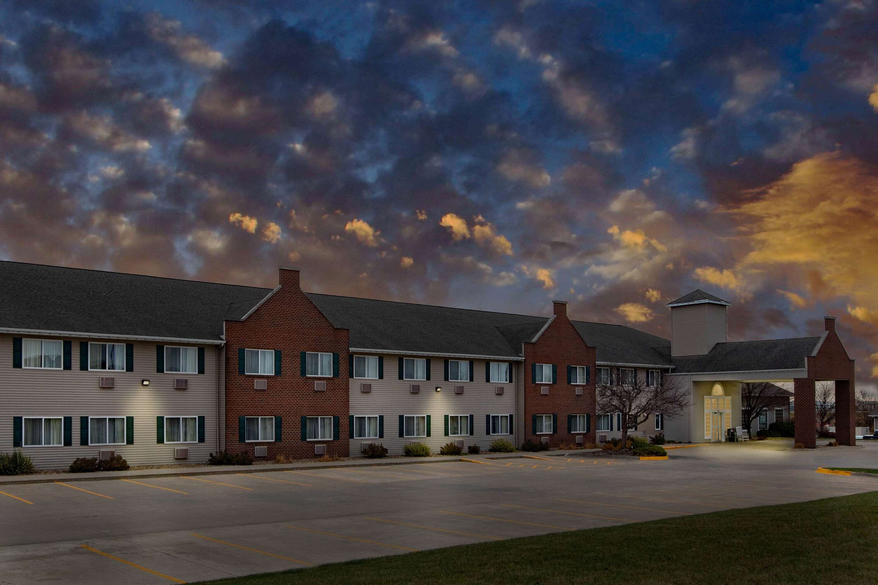 Exterior | AmericInn by Wyndham Pella