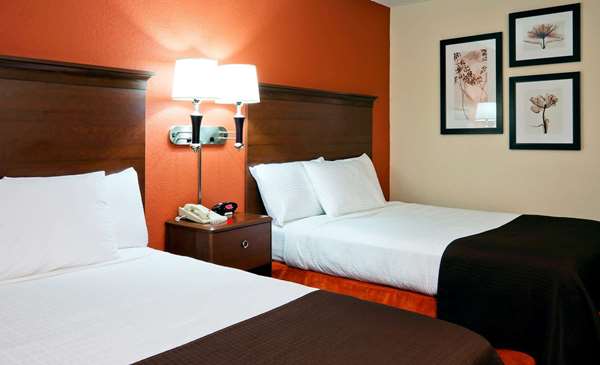  - AmericInn Lodge & Suites Manitowoc - I-43, Exit 149