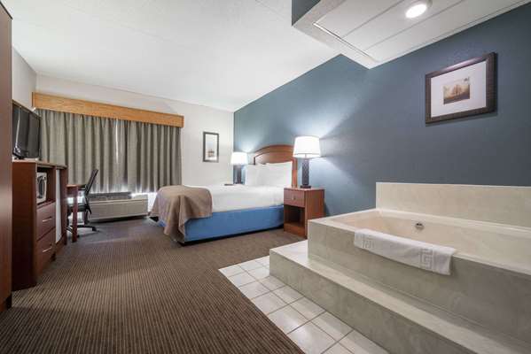 Suite - AmericInn Lodge & Suites Hutchinson