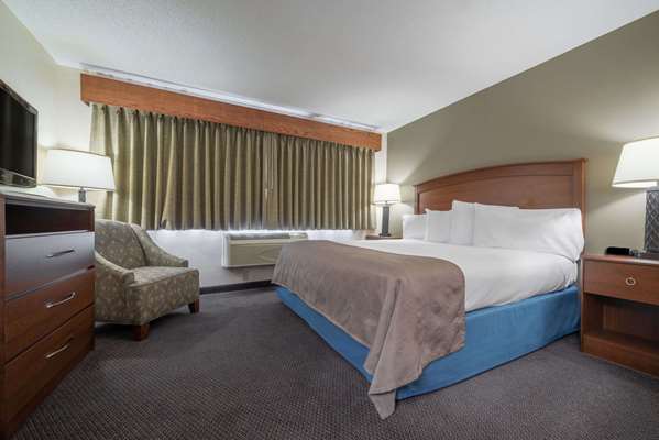 Suite - AmericInn Lodge & Suites Hutchinson