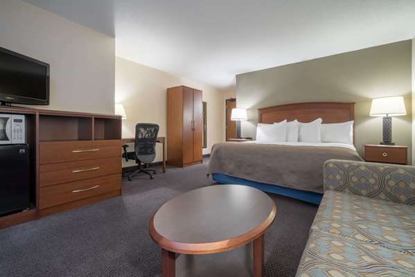 Suite - AmericInn Lodge & Suites Hutchinson