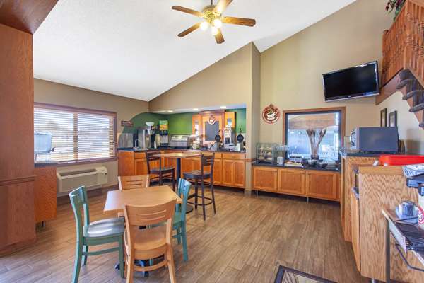  - AmericInn Lodge & Suites Hutchinson