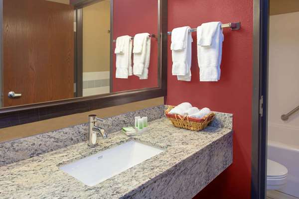  - AmericInn Lodge & Suites Hutchinson