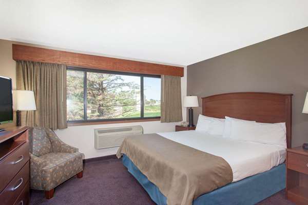 Suite - AmericInn Lodge & Suites Hutchinson