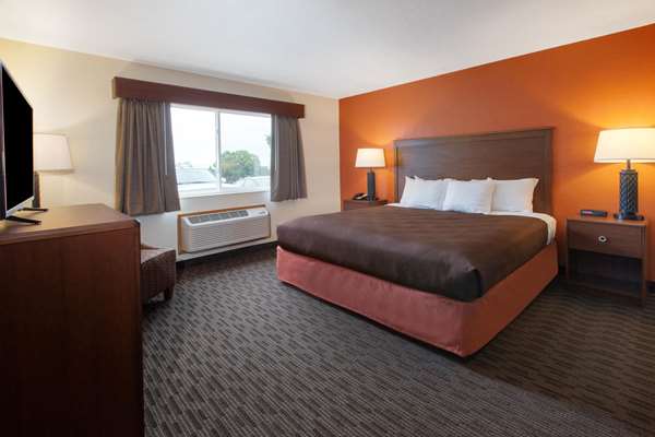 Suite - AmericInn Petoskey