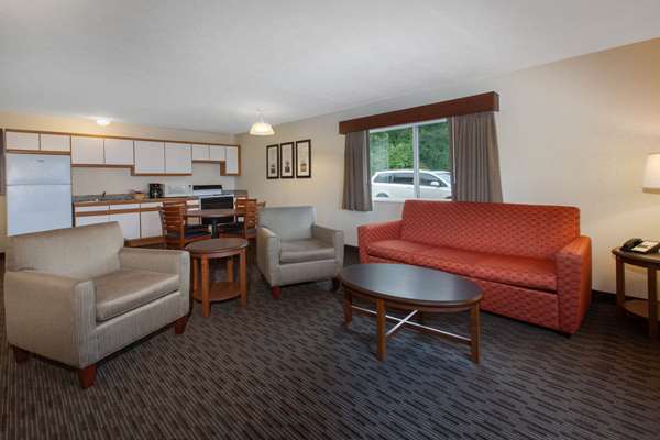 Suite - AmericInn Petoskey