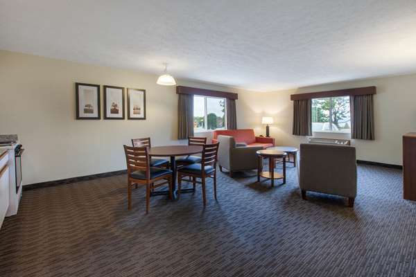 Suite - AmericInn Petoskey