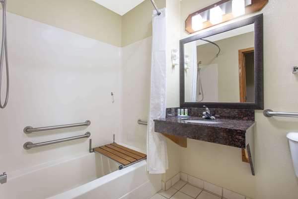  - AmericInn Lodge & Suites Black River Falls - I-94, Exit 116