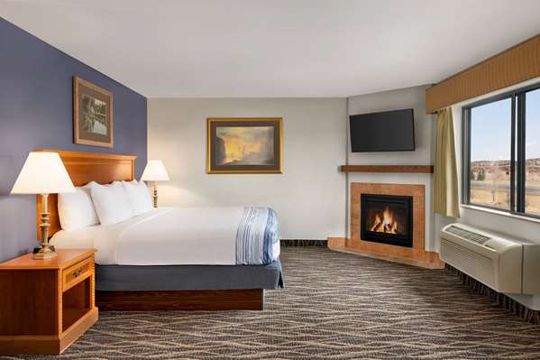 1 King Bed, Deluxe Studio Suite, Non-Smoking