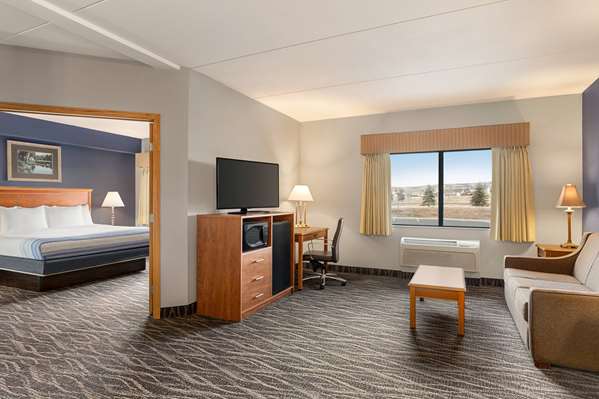 1 King Bed, Deluxe One-Bedroom Suite, Non-Smoking