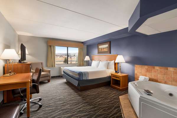 1 King Bed, One-Bedroom Suite, Non-Smoking