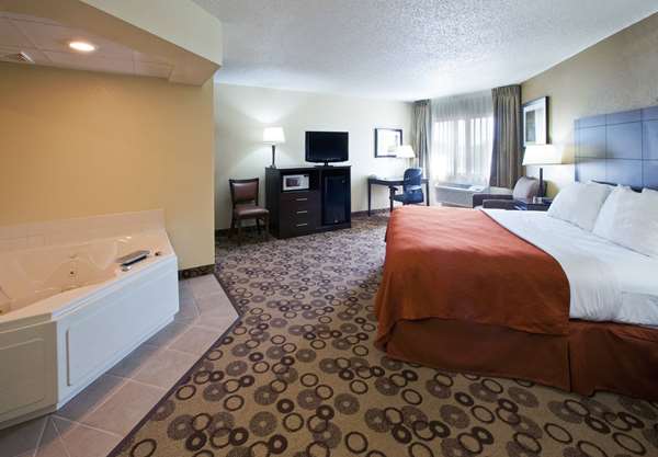 Suite - AmericInn Cedar Falls