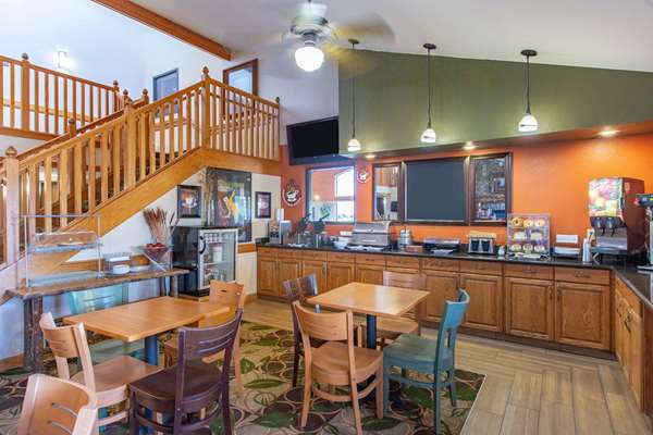  - AmericInn Cedar Falls