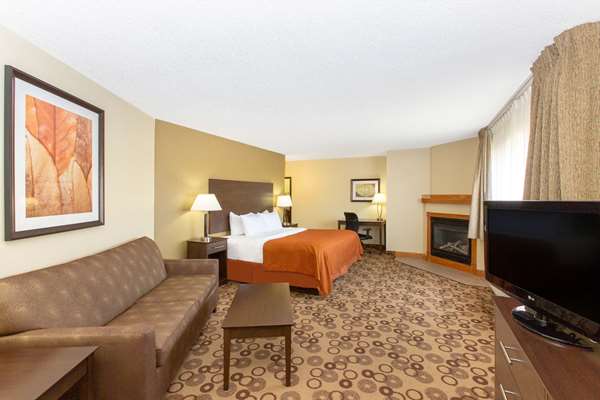 Suite - AmericInn Cedar Falls