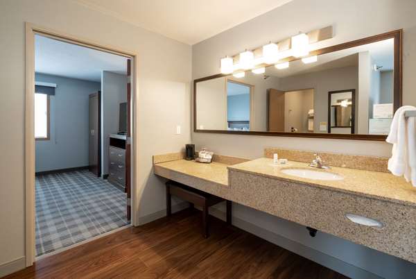 1 King Bed, Suite, Non-Smoking