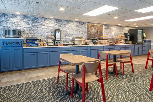 AmericInn by Wyndham Valley City Conference Center