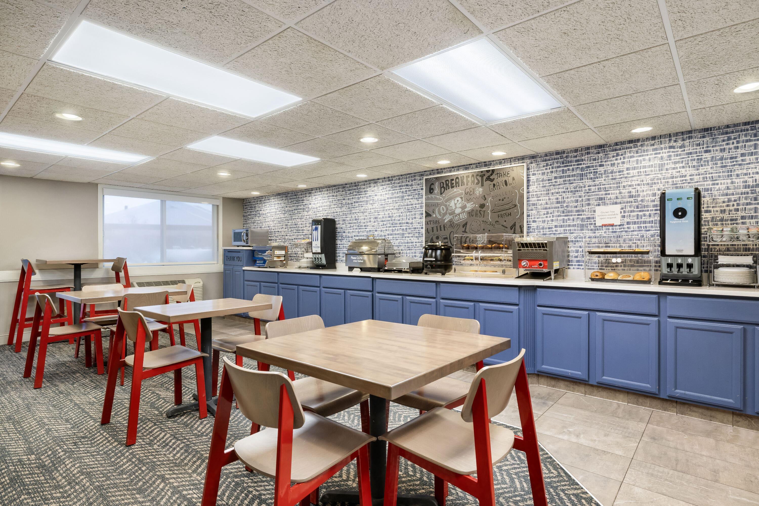 Breakfast Area | AmericInn by Wyndham Valley City - Conference Center