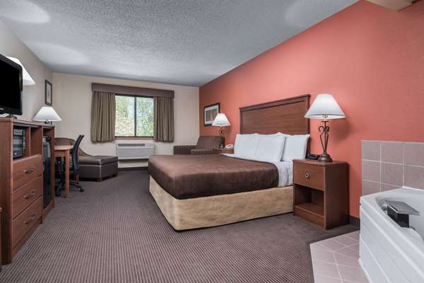 1 King Bed, Deluxe Suite, Non-Smoking