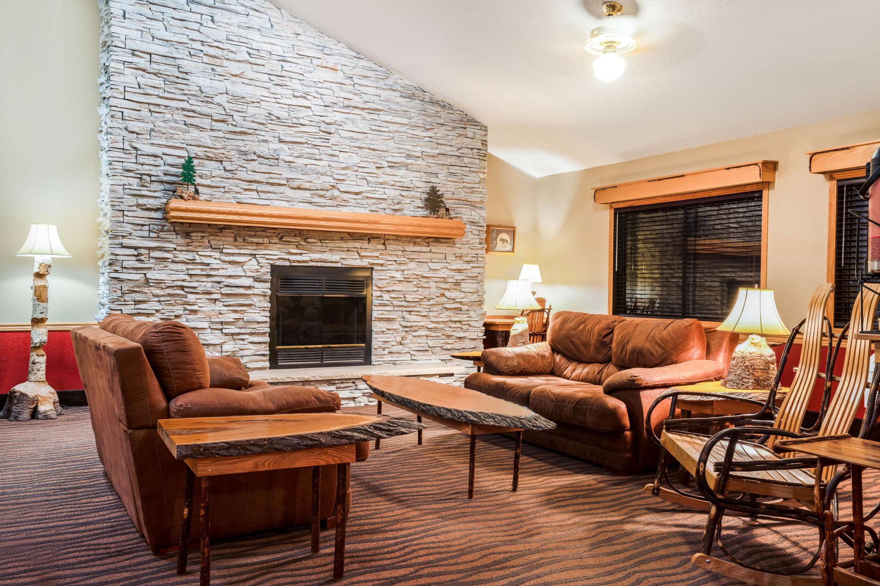Lobby | AmericInn by Wyndham Park Rapids