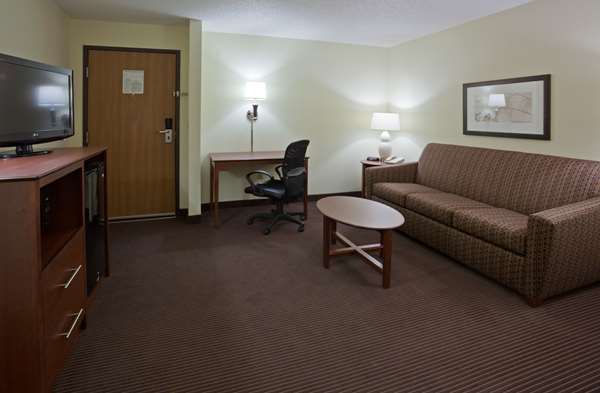 Suite - AmericInn Lodge & Suites Bismarck - I-94, Exit 159