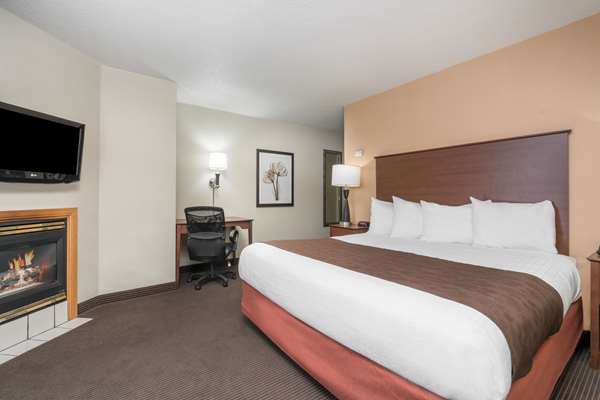 Suite - AmericInn Lodge & Suites Bismarck - I-94, Exit 159