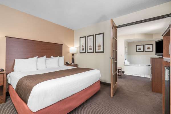 Suite - AmericInn Lodge & Suites Bismarck - I-94, Exit 159