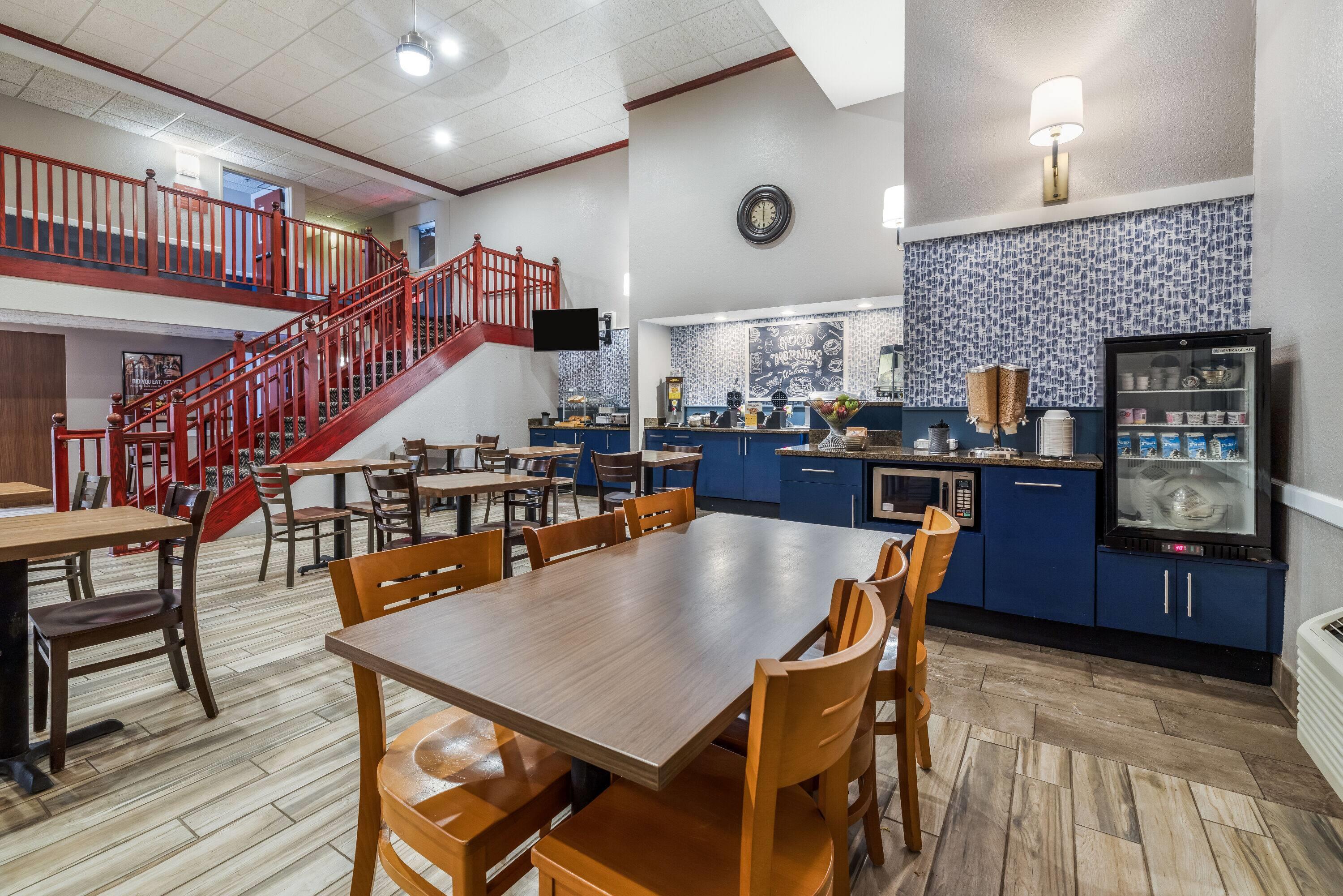 Breakfast Area | AmericInn by Wyndham Mounds View Minneapolis