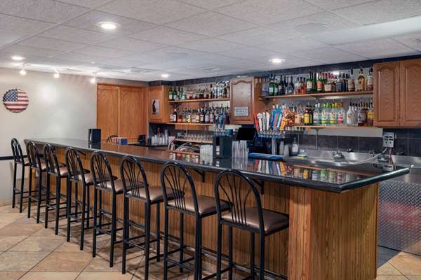Bar - AmericInn Lodge & Suites Aberdeen