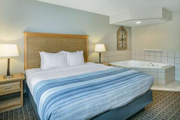 Suite - AmericInn Lodge & Suites Aberdeen