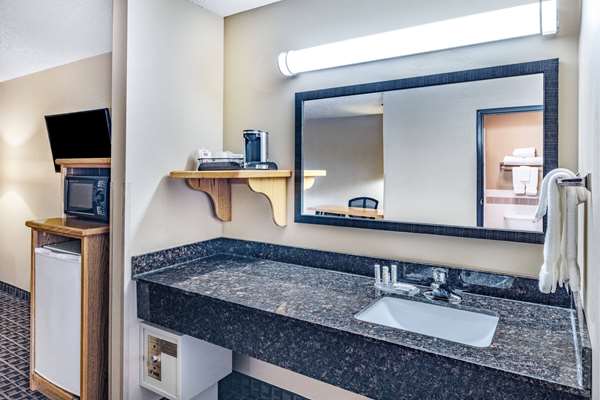 Suite - AmericInn Lodge & Suites Aberdeen