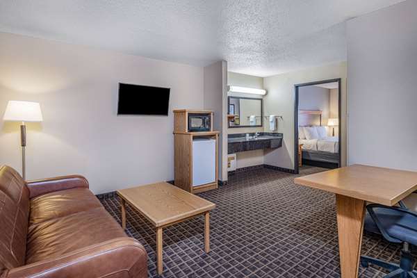 Suite - AmericInn Lodge & Suites Aberdeen
