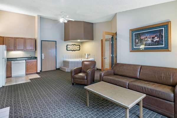 Suite - AmericInn Lodge & Suites Aberdeen