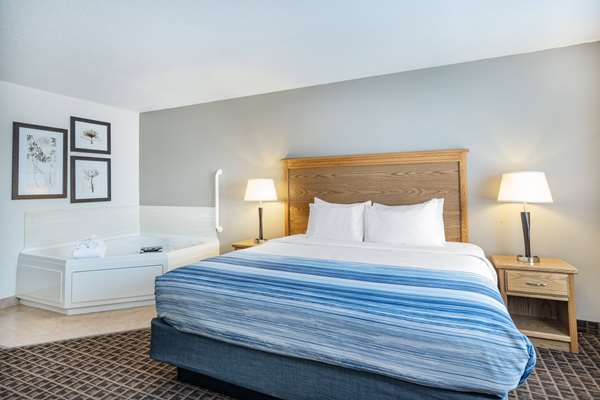 Suite - AmericInn Lodge & Suites Aberdeen