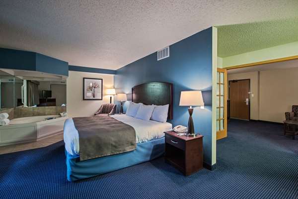 Suite - AmericInn Lodge & Suites Fort Dodge