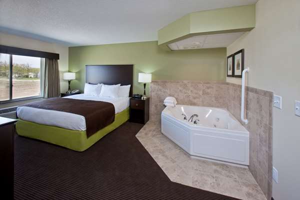 Suite - AmericInn Lodge & Suites Fairfield