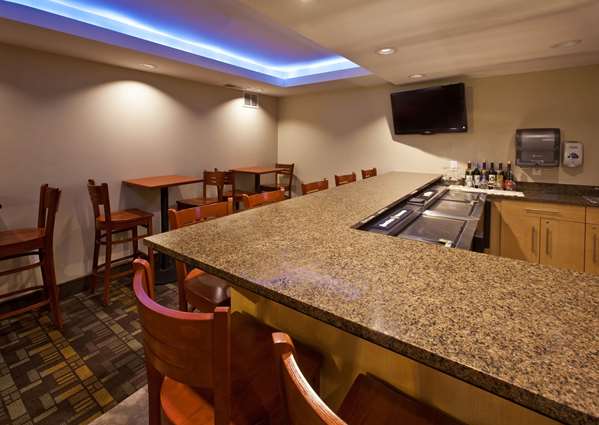  - AmericInn Lodge & Suites Fairfield