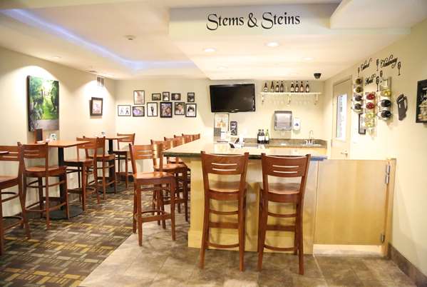 Bar - AmericInn Lodge & Suites Fairfield