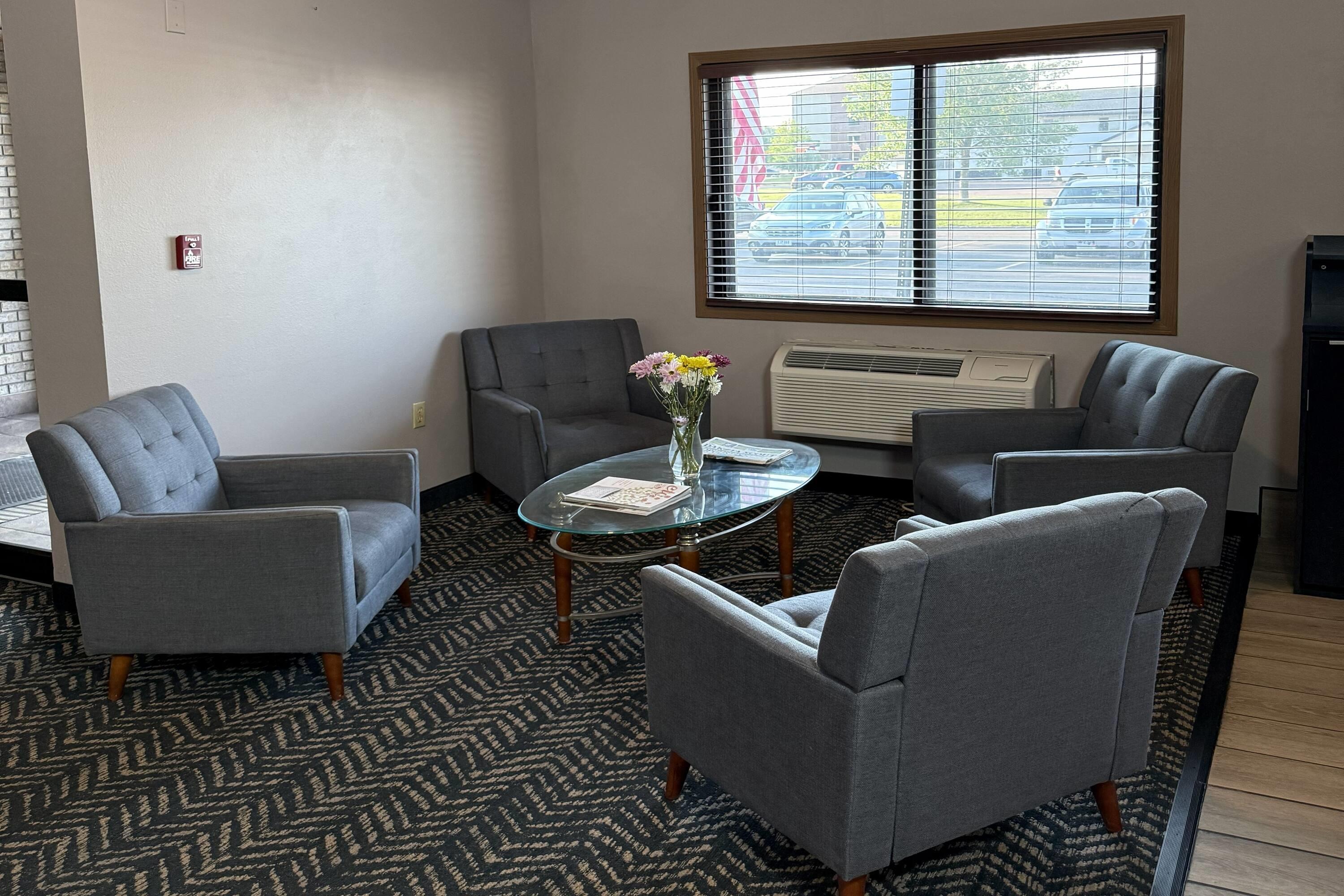 Lobby | AmericInn by Wyndham Sioux Falls