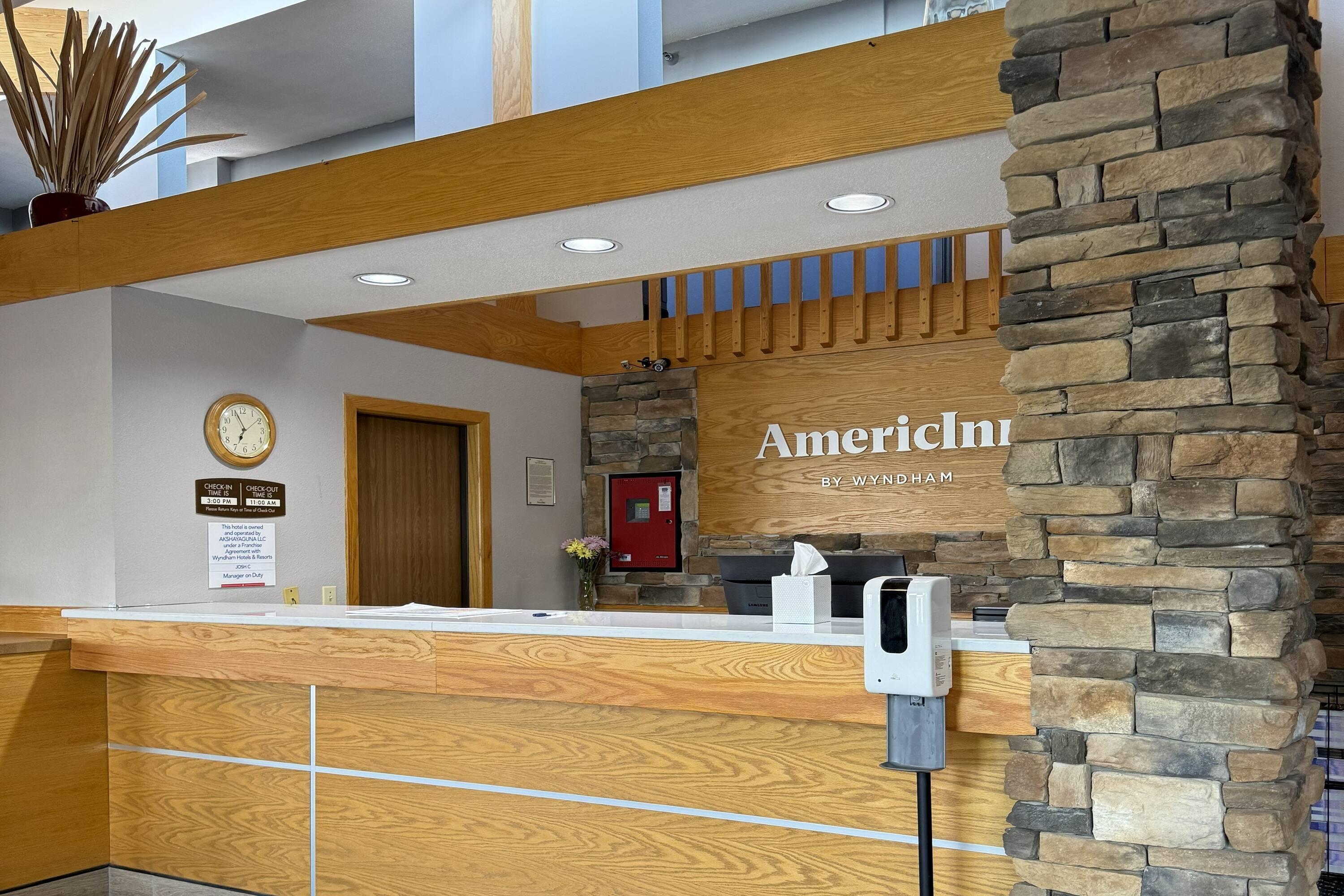 Lobby | AmericInn by Wyndham Sioux Falls
