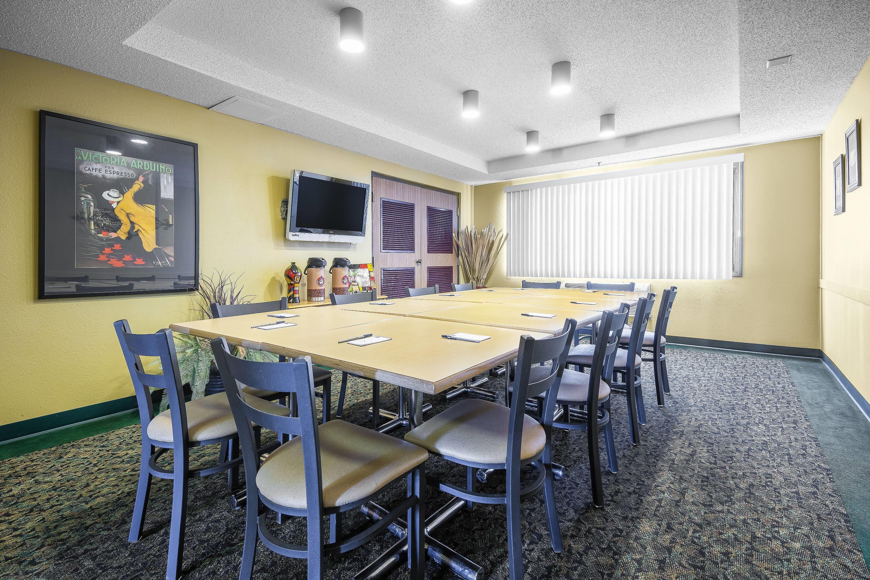 Meeting Room | AmericInn by Wyndham Sioux Falls