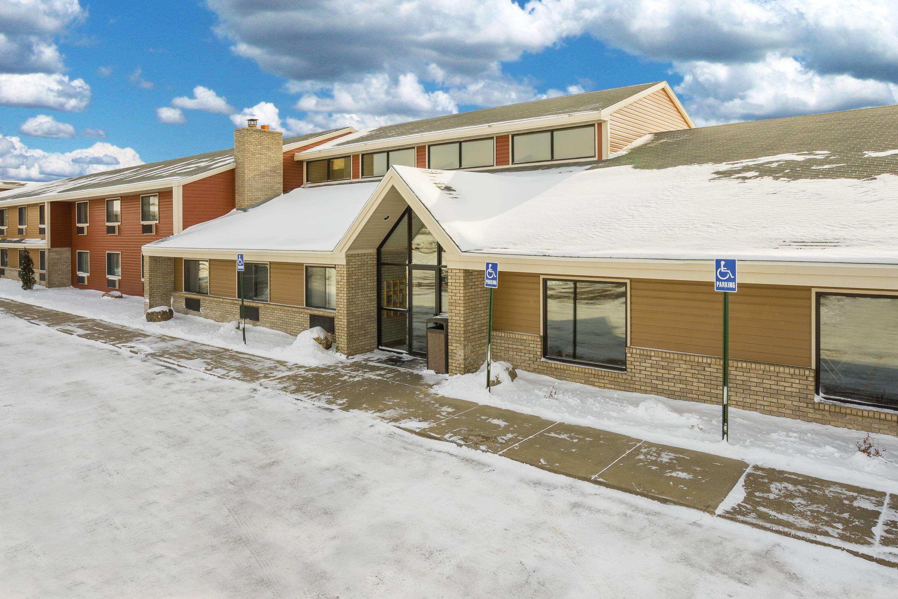 Exterior | AmericInn by Wyndham Sioux Falls