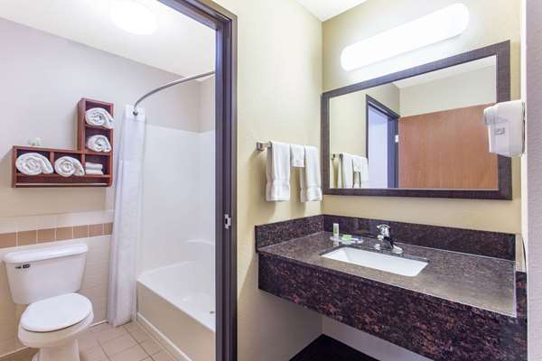  - AmericInn Lodge & Suites New London