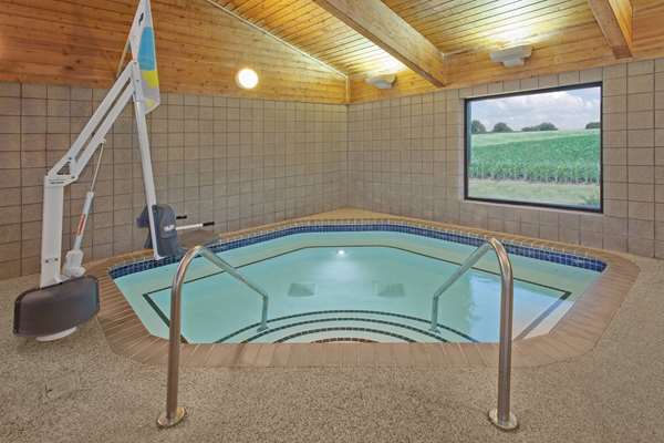 Pool - AmericInn Hotel & Suites Webster City